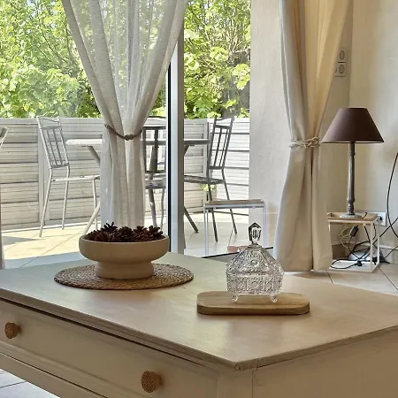 Tres Bel Deux Situe En De Villa, Piscine Et Jardin Privatifs, 2 Places De Parking Apartment Frejus