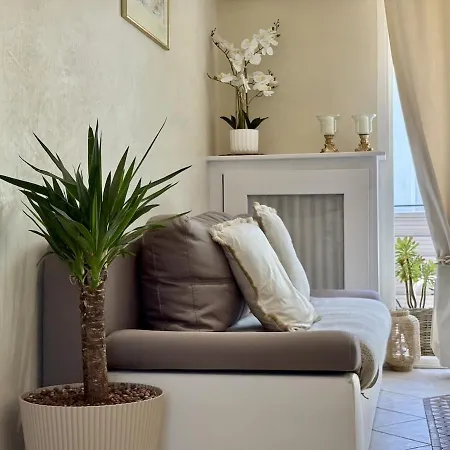 Apartment Tres Bel Deux Situe En De Villa, Piscine Et Jardin Privatifs, 2 Places De Parking Frejus