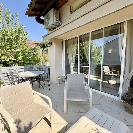 Tres Bel Deux Situe En De Villa, Piscine Et Jardin Privatifs, 2 Places De Parking Apartment *
