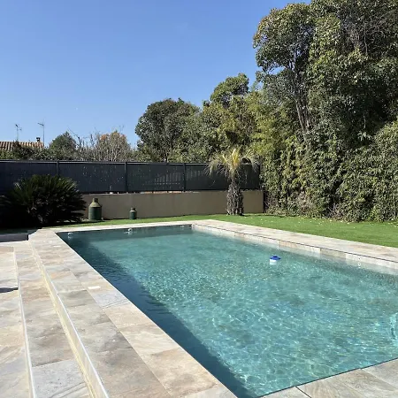 Tres Bel Deux Situe En De Villa, Piscine Et Jardin Privatifs, 2 Places De Parking Fréjus