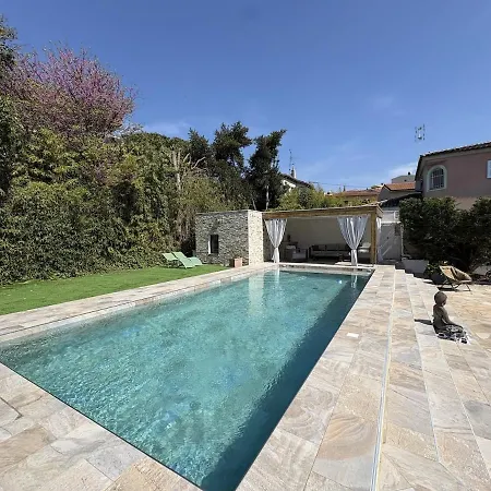 Tres Bel Deux Situe En De Villa, Piscine Et Jardin Privatifs, 2 Places De Parking Daire