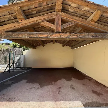 Tres Bel Deux Situe En De Villa, Piscine Et Jardin Privatifs, 2 Places De Parking * Frejus