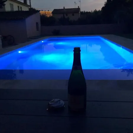 Tres Bel Deux Situe En De Villa, Piscine Et Jardin Privatifs, 2 Places De Parking * Fréjus