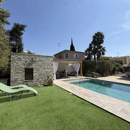 Tres Bel Deux Situe En De Villa, Piscine Et Jardin Privatifs, 2 Places De Parking Fréjus